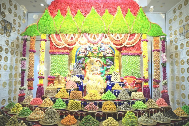 સાળંગપુર કષ્ટભંજનદેવ મંદિર ખાતે શ્રી હનુમાન જન્મ જયંતી મહોત્સવ અંતર્ગત દિવ્ય મહાઅન્નકૂટ ધરાવાયો