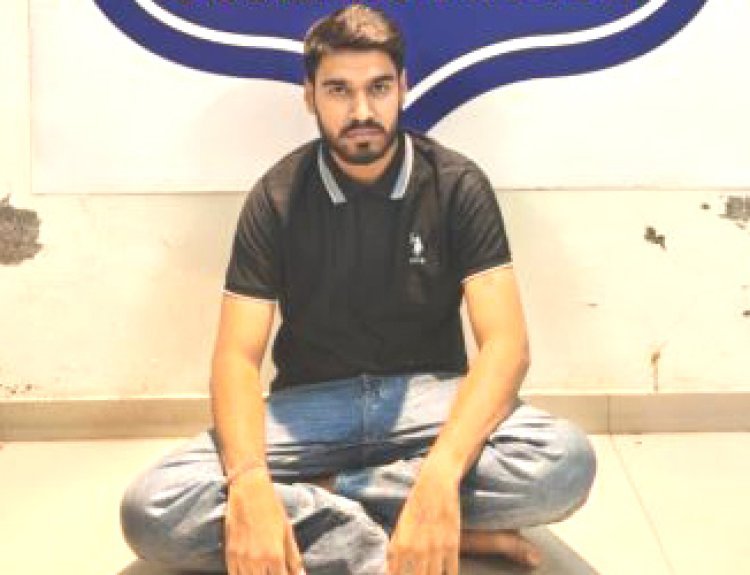 વાડલા ફાટક નજીક જાહેરમાં ઓનલાઈન ક્રિકેટ સટ્ટા બેટીંગનો જુગાર રમતો શખ્સ ઝડપાયો