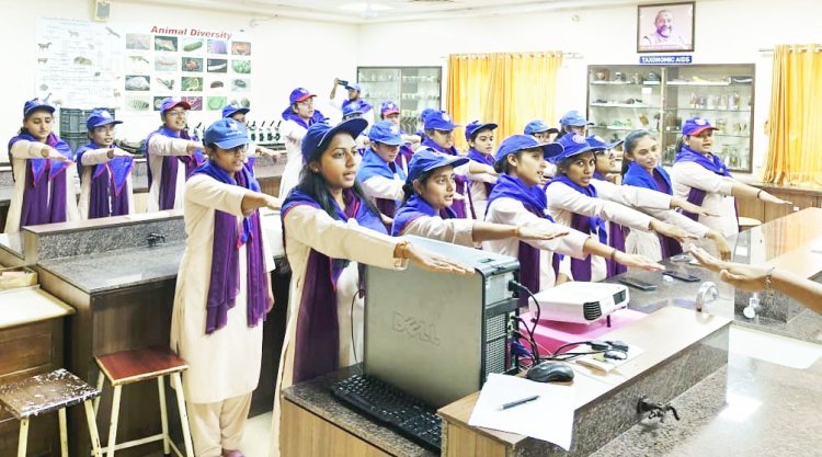 મતદાન જાગૃતિ ઝુંબેશ અંતર્ગત “અમે ચોક્કસ મતદાન કરીશું”ના શપથ લેતા રાજકોટ જીલ્લાની વિવિધ કોલેજોના જાગૃત વિદ્યાર્થીઓ