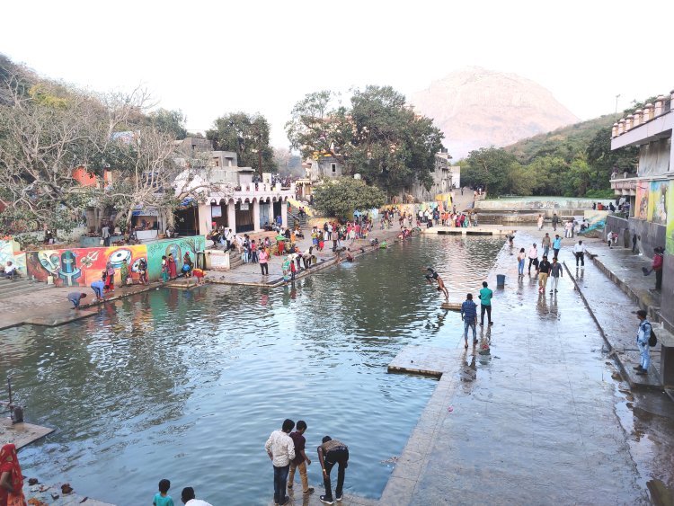 પિતૃ દેવોભવ- જૂનાગઢનાં દામોદરકુુંડ ખાતે ભાવિકો ઉમટી પડયા