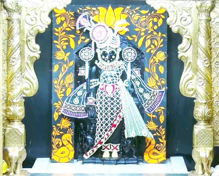 દ્વારકાધીશ જગતમંદિરમાં ઠાકોરજીનાં વિશિષ્ટ પુષ્પ શૃંગાર દર્શન યોજાયા