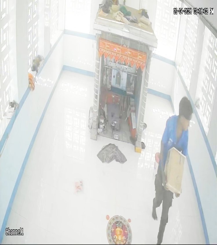 બેટ દ્વારકાના આવળ માતાજીના મંદિરમાં ચોરી તસ્કરોની કરતૂત સી.સી.ટી.વી. કેમેરામાં કેદ