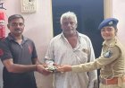 ખંભાળિયામાં ટ્રેક્ટર ચાલકની પ્રમાણિકતા રોકડ સહિતનું પર્સ ટ્રાફિક પોલીસને સોંપ્યું