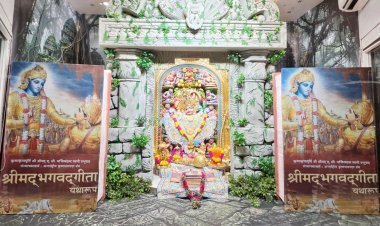 સાળંગપુરધામમાં ‘અધિક જેઠ માસ‘ નિમિત્તે શ્રી કષ્ટભંજનદેવ દાદાને ગીતા જયંતી પ્રસંગે દિવ્ય શણગાર-તરબૂચ અન્નકૂટ દર્શન