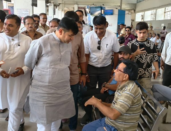 પરિવહન રાજ્યમંત્રી પ્રવીણભાઈ માળીએ જૂનાગઢ એસ.ટી. બસ સ્ટેન્ડની સુવિધાઓનું નિરીક્ષણ કર્યું