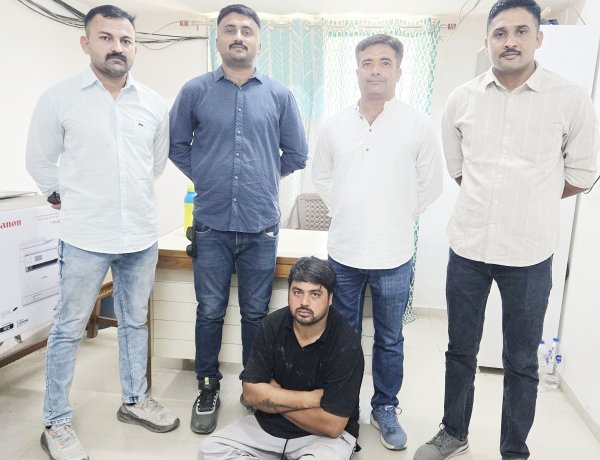 પ્રોહિબીશનના ગુન્હાના નાસતા ફરતા આરોપીને છરી સાથે ઝડપી પાડતી કુતિયાણા પોલીસની સર્વેલન્સ ટીમ