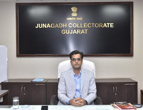 જૂનાગઢ જિલ્લાના નવનિયુક્ત કલેકટર યોગેશ ચૌધરીએ પદભાર સંભાળ્યો