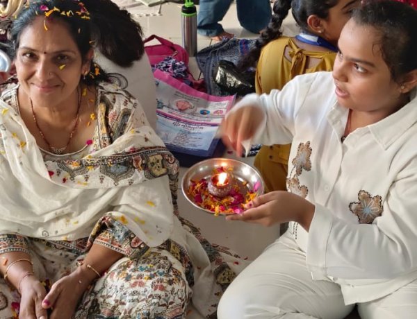 બાંટવા ખાતે યોગ સમર કેમ્પમાં સંસ્કારનો ત્રિવેણી સંગમ: 175 થી વધુ બાળકોએ માતા-પિતાની આરતી ઉતારી પૂજન કર્યું