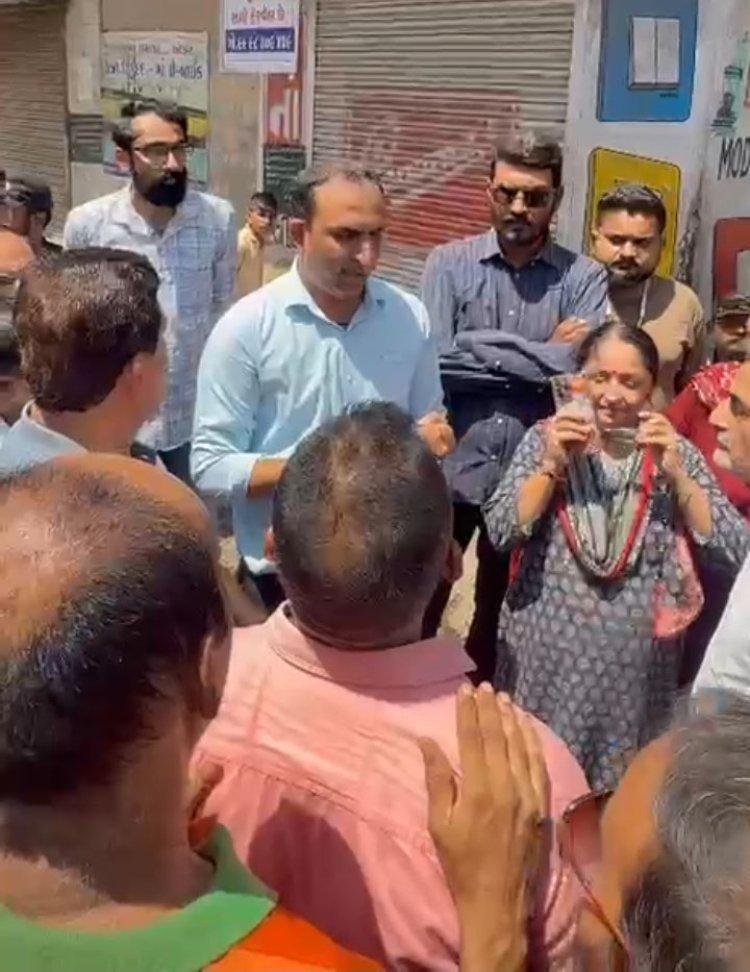 વાહ.. માટે પણ વડાપ્રધાનના નામે માંગવાના અને ભ્રષ્ટાચારના આક્ષેપ અને વિરોધ થાય તો છટકવાનું પણ વડાપ્રધાનના નામે