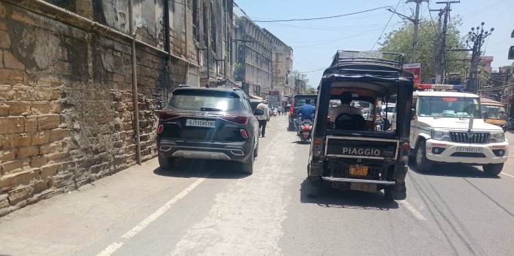 જૂનાગઢમાં રસ્તા ઉપરના દબાણો, આડેધડ વાહન પાર્કિંગને પગલે ટ્રાફીક સમસ્યા