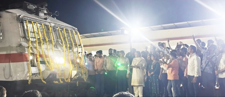 ઓખા-તિરૂપતિ એક્સપ્રેસનો શુભારંભ કરાવતા સાંસદ પુનમબેન માડમ