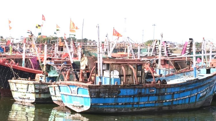 ગીર સોમનાથ જીલ્લામાં 1 જુનથી 31 જુલાઈ સુધી માછીમારોનું 61 દિવસનું વેકેશન