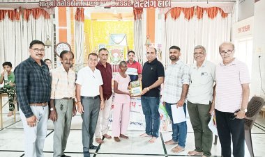 જૂનાગઢની સેવાભાવી સંસ્થા ગિરનારી ગ્રુપ દ્વારા નિ:શુલ્ક ચોપડાઓનું વિતરણ કરાયું