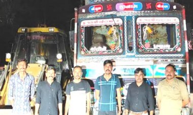 સલાયા નજીક ગેરકાયદેસર રીતે થતું ખનીજ ખનન ઝડપાયું - રૂા. 26.60 લાખનો મુદ્દામાલ કબ્જે