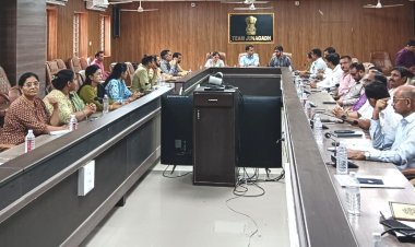 જૂનાગઢ જિલ્લા કલેકટર યોગેશ ચૌધરીના અધ્યક્ષતામાં શાળા પ્રવેશોત્સવના સુચારુ આયોજન સંદર્ભે બેઠક યોજાઈ