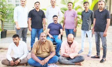 ખંભાળિયામાંથી ગેરકાયદેસર રીતે એમ્બરગ્રીસ, કસ્તુરી અને સિંહના નખ સાથે ત્રણ શખ્સો ઝડપાયા : રૂા.1.08 કરોડનો મુદ્દામાલ કબ્જે