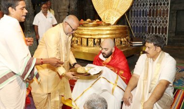 શ્રી અનંત અંબાણીએ પવિત્ર તિરુમાલા મંદિરે કેશ સમર્પણ કર્યુ, સુપ્રભાત સેવામાં ભાગ લીધો