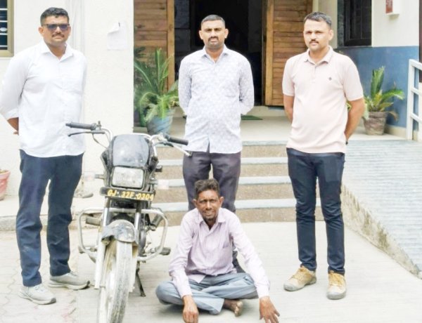 ઉનાના આધેડને કાગળ વગરની મોટર સાયકલ સાથે પોલીસે પકડી પાડયો