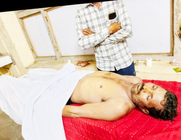સિલોજ ગામમાં બેફામ દેશી દારૂનું વેચાણ થતું હોય દેશી દારૂ પીવાથી એક ખેત મજૂરનું મોતનો આક્ષેપ કરતી મૃતકની પત્ની અને ગામના સરપંચ