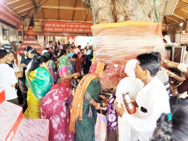 યાત્રાધામ પ્રાચી તીર્થ ખાતે સોમવતી અમાસ નિમિત્તે મોક્ષ પીપળે પાણી રેડવા ભારે ધસારો જોવા મળ્યો