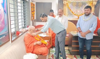 ગુરૂપૂર્ણિમાએ ગિરનારની પાવન ભૂમિ પર મંત્રીઓએ લીધા સંતોના આશીર્વાદ