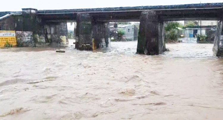 કેશોદમાં મેઘતાંડવ : ધોધમાર વરસાદથી જનજીવન અસ્તવ્યસ્ત, નદી-નાળા છલકાયા