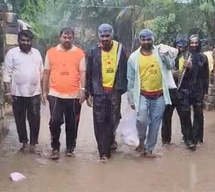 બીએપીએસ સ્વામીનારાયણ સંસ્થા ઉના તાલુકા પુર અસર ગ્રસ્ત ગામો જઈ ફુડ પેકેટ વિતરણ કર્યું 