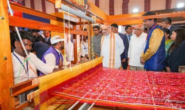 12મા નેશનલ હેન્ડલૂમ ડે નિમિત્તે ગુજરાતની વણાટકળાને વૈશ્વિક ઓળખ, 12 હજારથી વધુ વણકરોને મળ્યો સહારો