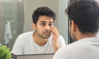 આંખોની નીચે કાળા ડાઘ કેમ દેખાય છે? માત્ર ઊંઘની કમી જ જવાબદાર નથી