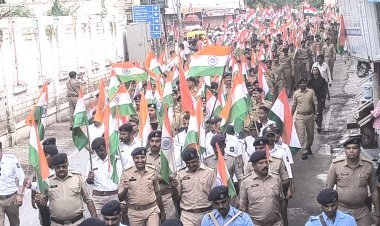 હર ઘર તિરંગા, હર દીલ તિરંગા દેશભકિતનાં રંગે રંગાયું જૂનાગઢ : ભવ્ય તિરંગા યાત્રા યોજાઈ