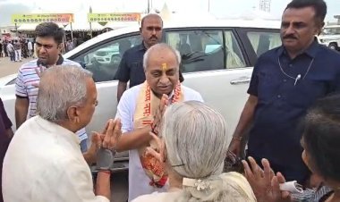 પૂર્વ નાયબ મુખ્યમંત્રી નિતીન પટેલે પરીવાર સાથે સોમનાથ મહાદેવનાં દર્શન કર્યા