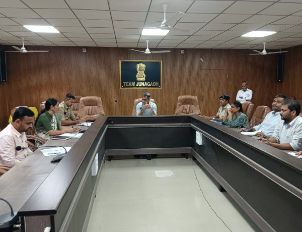 જૂનાગઢ જિલ્લામાં "હર ઘર તિરંગા" અને "વિભાજન વિભીષિકા સ્મૃતિ દિવસ"ની ઉજવણીના આયોજન સંદર્ભે કલેકટર યોગેશ ચૈાધરીની અધ્યક્ષતામાં યોજાઈ  બેઠક
