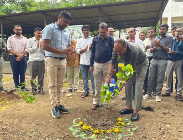 જૂનાગઢ જિલ્લાની ઔદ્યોગિક તાલીમ સંસ્થાઓ ખાતે વૃક્ષારોપણ કાર્યક્રમ યોજાયો