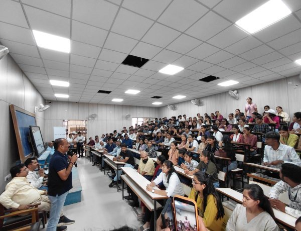 જૂનાગઢમાં ‘ખેલો ઈન્ડિયા સંવાદ’ યોજાયો, યુવાનો અને ખેલાડીઓ વચ્ચે સીધો સંવાદ