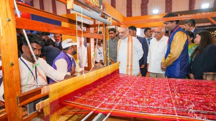 12મા નેશનલ હેન્ડલૂમ ડે નિમિત્તે ગુજરાતની વણાટકળાને વૈશ્વિક ઓળખ, 12 હજારથી વધુ વણકરોને મળ્યો સહારો