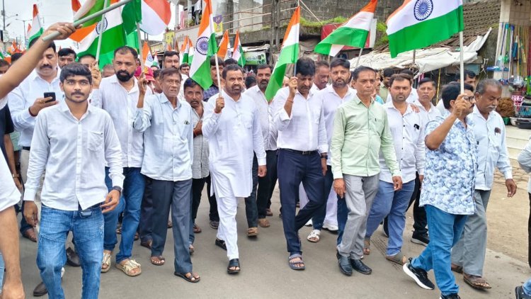 મેંદરડામાં દેશભક્તિના માહોલ વચ્ચે ભવ્ય તિરંગા યાત્રા યોજાઈ