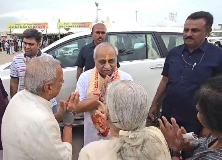 પૂર્વ નાયબ મુખ્યમંત્રી નિતીન પટેલે પરીવાર સાથે સોમનાથ મહાદેવનાં દર્શન કર્યા