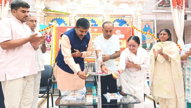 સંસ્કૃત ભાષાના સંરક્ષણ, સંવર્ધન અને પ્રચાર-પ્રસારના સંદેશ સાથે સ્વામિનારાયણ ગુરૂકુળથી આર.જે. કનેરિયા ગર્લ્સ હાઈસ્કૂલ સુધી યોજાઈ ભવ્ય યાત્રા