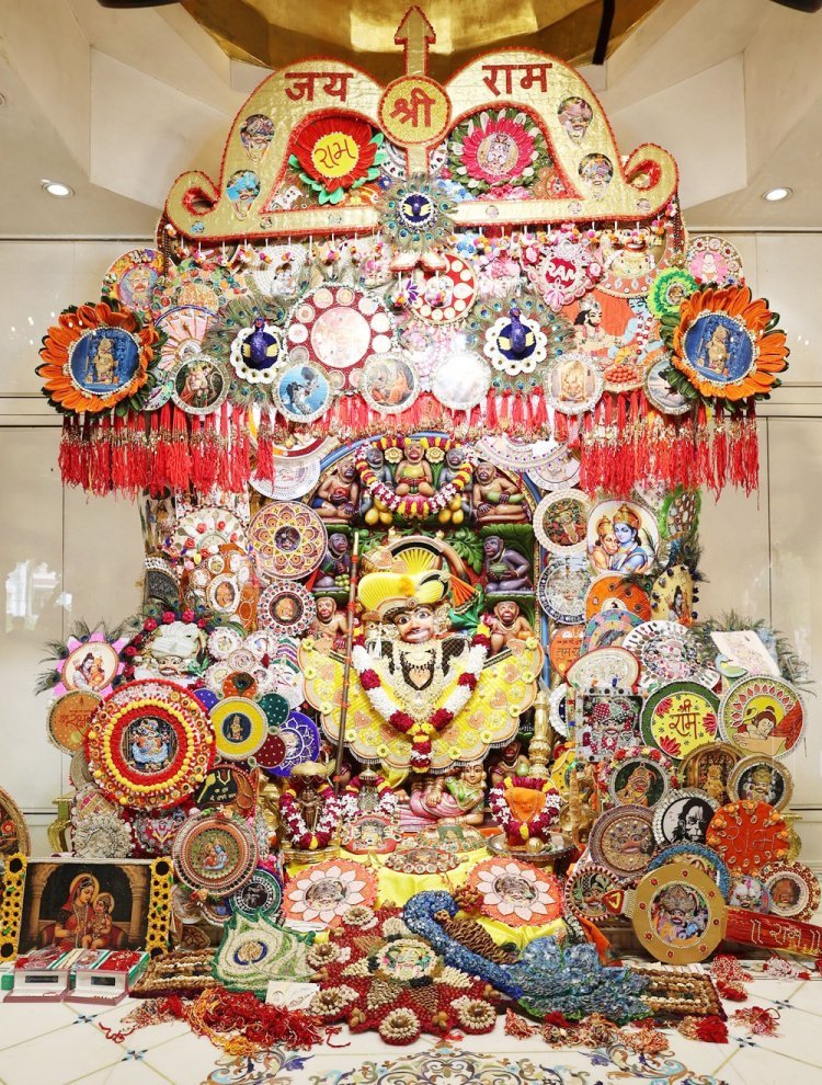 પવિત્ર શ્રાવણ માસ રક્ષાબંધન પર્વે શ્રી કષ્ટભંજનદેવ દાદાને દિવ્ય વાઘા અને "મારા દાદાને મારી રાખડી" સાથે દેશ-વિદેશની હજારો બહેનો-દીકરીઓ દ્વારા મોકલાયેલી રાખડીઓથી દાદાના સિંહાસનેરાખડીઓનો દિવ્ય શણગાર