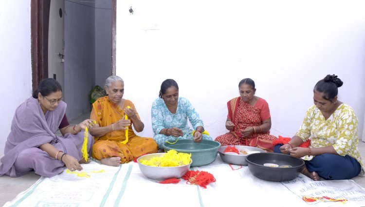 ભાઈઓના રક્ષાકાજે બનતી રાખડીઓ શેરથાની બહેનોને આપે છે આર્થિક સુરક્ષાચક્ર