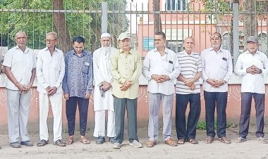 આર્થિક સંકડામણથી કંટાળી જીવનનો અંત આણનાર એસટીના નિવૃત કર્મચારી અને તેમના પત્નીના આત્માની શાંતિ માટે પ્રાર્થના સભા યોજાઈ