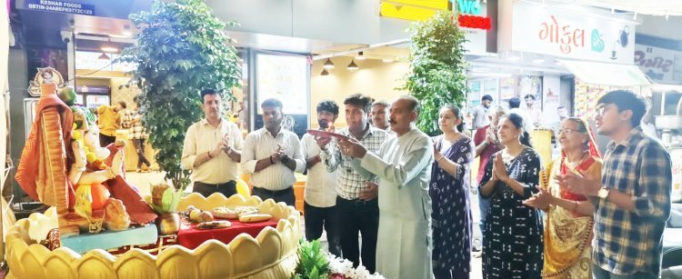 જૂનાગઢના સરદારબાગ ખાતે અગ્રણીઓ દ્વારા બાલાજી ગણેશના દર્શનનો લાભ લીધો