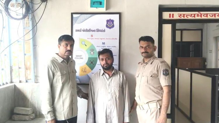 જૂનાગઢમાં માંગનાથ વિસ્તારમાં આવેલ દુલ્હન સેલ નામની દુકાનમાં ખરીદી માટે આવેલી યુવતીની છેડતી કરનાર યુવક ઝડપાયો
