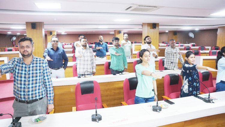 જૂનાગઢ મહાનગરપાલિકા દ્વારા "સ્વચ્છ શહેર ૧૦૦ દિવસ મહાઅભિયાન" અંતર્ગત ફૂડ શાખા, ડાઇનિંગ હોલ તથા રેસ્ટોરેન્ટ પ્રતિનિધિઓ માટે તાલીમ કેમ્પ યોજાયો