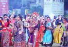 રાજકોટમાં શ્રી ખોડલધામ નવરાત્રિ મહોત્સવમાં ચોથા નોરતે ‘ખોડલ રમવા આવો... કુમ કુમ પગલે પધારો... હૈયે હૈયું દળાય તેટલી જનમેદની વચ્ચે માં ખોડલની આરાધના
