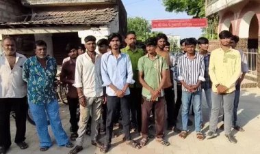 પ્લાસવાની એમ. જે. કુંભાણી હાઈસ્કૂલમાં વિદ્યાર્થીઓને અન્ય શાળાઓના એલ.સી. આપવામાં આવતા હોવાના આક્ષેપો