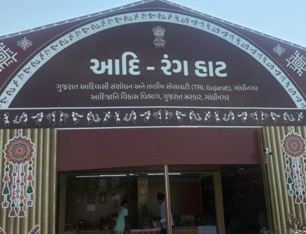 અમદાવાદના વાઇબ્રન્ટ નવરાત્રી મહોત્સવમાં ‘આદિ રંગ હાટ’ બન્યું આકર્ષણનું કેન્દ્ર, 40 સ્ટોલ પર આદિવાસી કલા-સંસ્કૃતિની ઝલક
