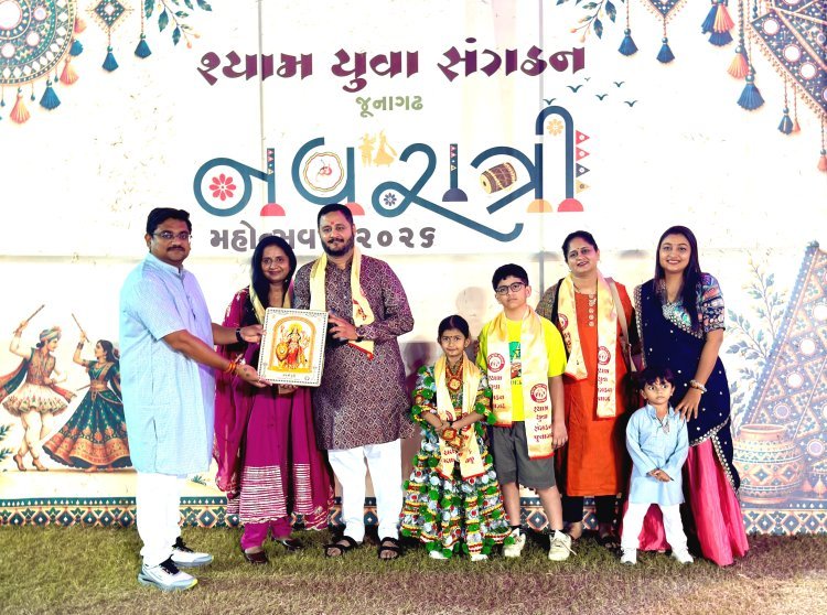 જૂનાગઢમાં શ્યામ યુવા સંગઠન દ્વારા નવરાત્રી મહોત્સવમાં ખેલૈયાઓ ઉમટી પડયા