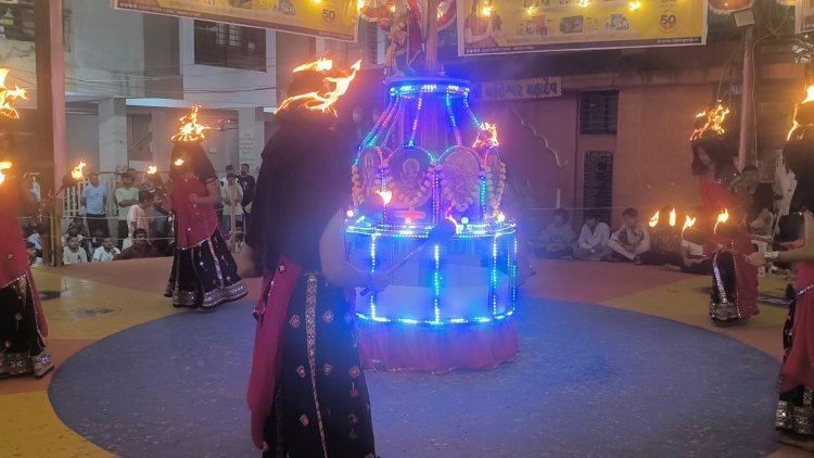 જૂનાગઢની પ્રાચીન વણઝારી ચોક ગરબી મંડળની બાળાઓના સળગતી ઈંઢોણી અને ભુવા રાસની રમઝટ