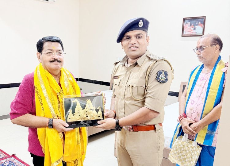 રાજ્યસભાના સાંસદ પરિમલભાઈ નથવાણીએ દ્વારકાધીશના દર્શન કરી આશીર્વાદ મેળવ્યા